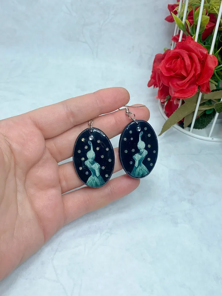 Handmade jewelry set. Beautiful set. Handmade pendant and earrings.