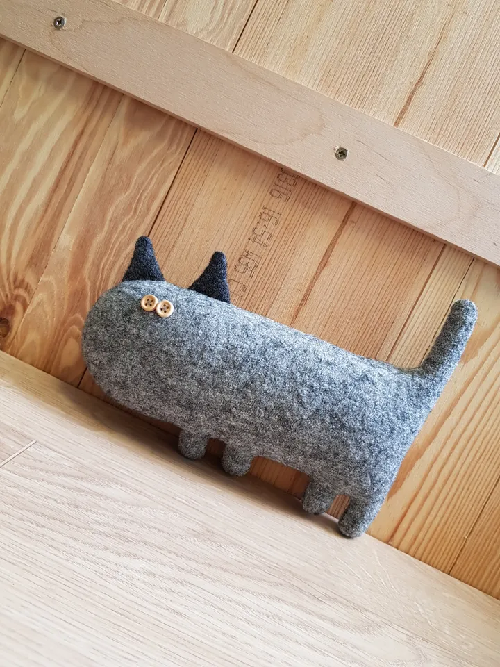 Grey cat sewing pattern PDF, digital tutorial in english, stuffed animal sewing diy