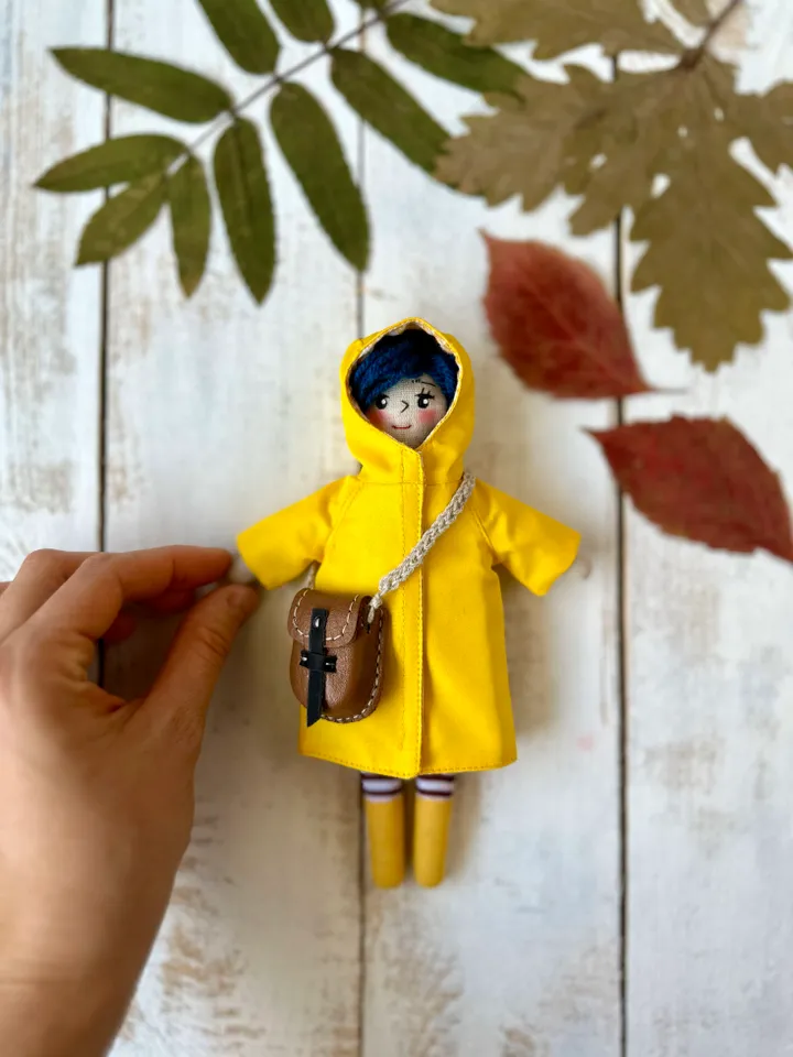 Pattern of a coat (cloak) with a hood in PDF format