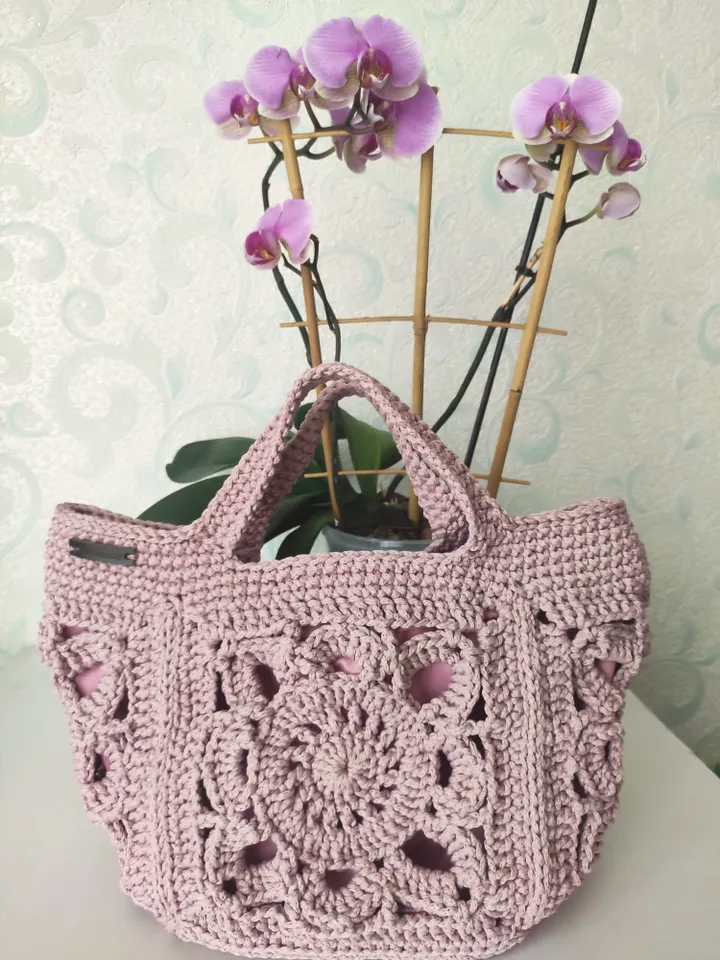 Bag with large granny squares.
