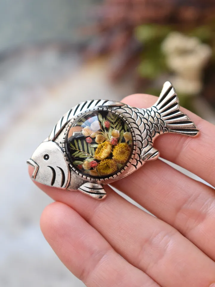 Brooch-fish with wildflowers in resin. Real Flower Brooch. Summer Brooch.