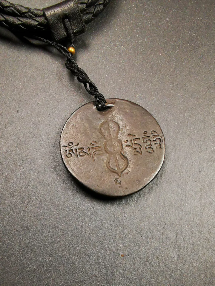 Gandhanra Old Mini Tibetan Buddha Statue Pendant,Lotus Born-Guru Rinpoche,1.4"