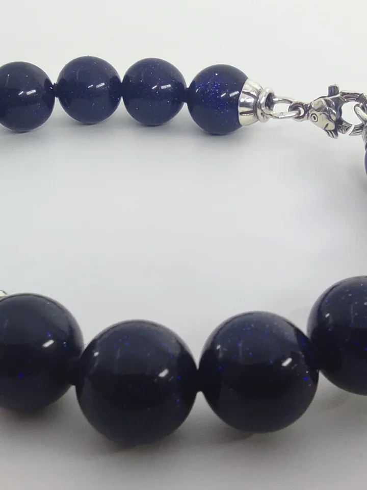 Bracelet made of natural beads, with a charm - a knot of happiness