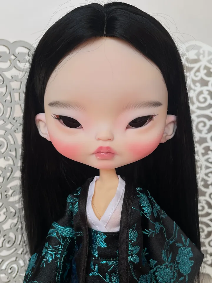 Blythe doll Asian with black hair