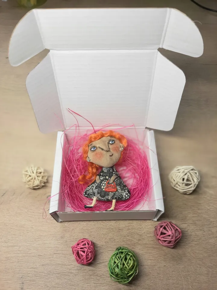 Textile brooch