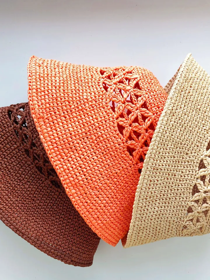 Straw hat and a little bag-a great beach outfit!