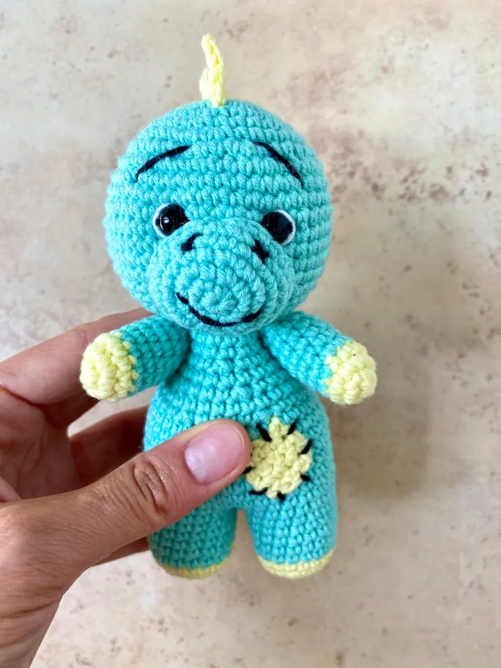 Crochet pattern Dunosaur in egg - Amigurumi hatching dino pattern - stuffed animal - Symbol 2024 dragon - English Pdf tutorial