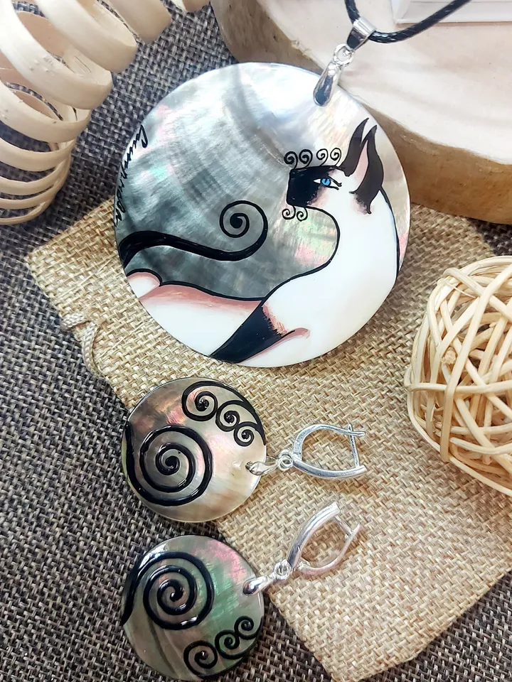 Whimsical Siamese Cat Jewelry Set: Hand-Painted Pendant and Spiral Earrings - Embodying the Grace and Intrigue of Siamese Cats