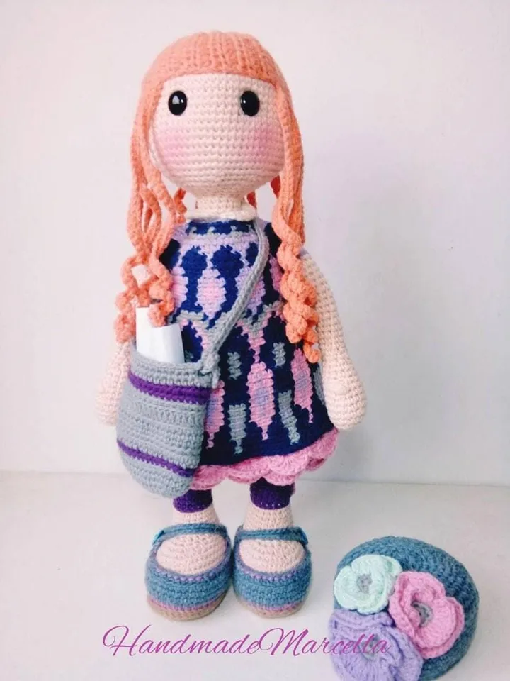 Jemma Doll β 33 cm Crochet Amigurumi with Hat β Articulated Handmade Doll β Tapestry Dress β Collectible Gift for Girls & Adults