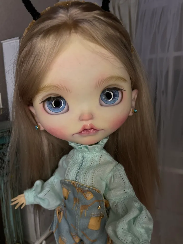 Blythe doll