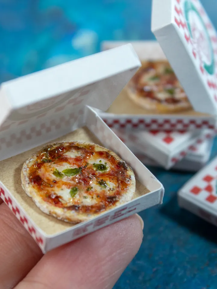 TEMPLATE Miniature pizza box printable for 1:12 scale dollhouse
