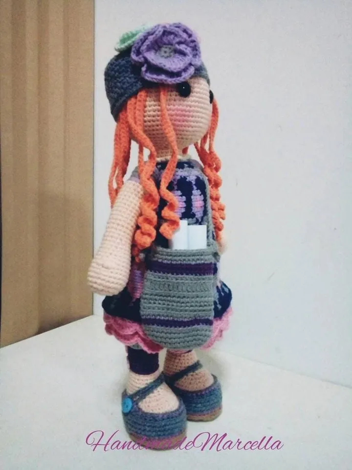 Jemma Doll β 33 cm Crochet Amigurumi with Hat β Articulated Handmade Doll β Tapestry Dress β Collectible Gift for Girls & Adults