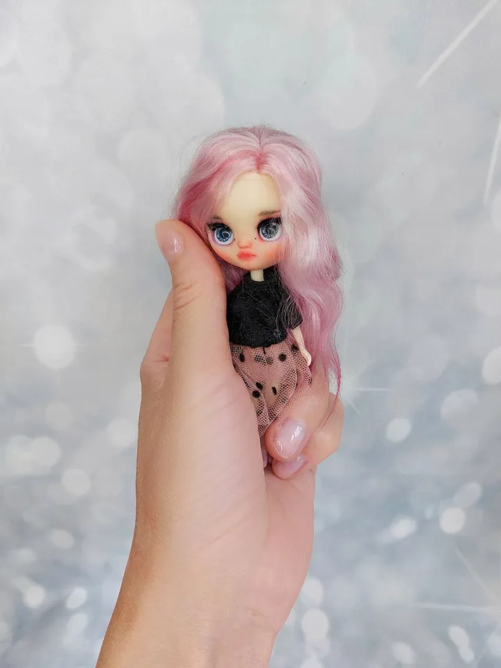 Petite Blythe doll with pink hair