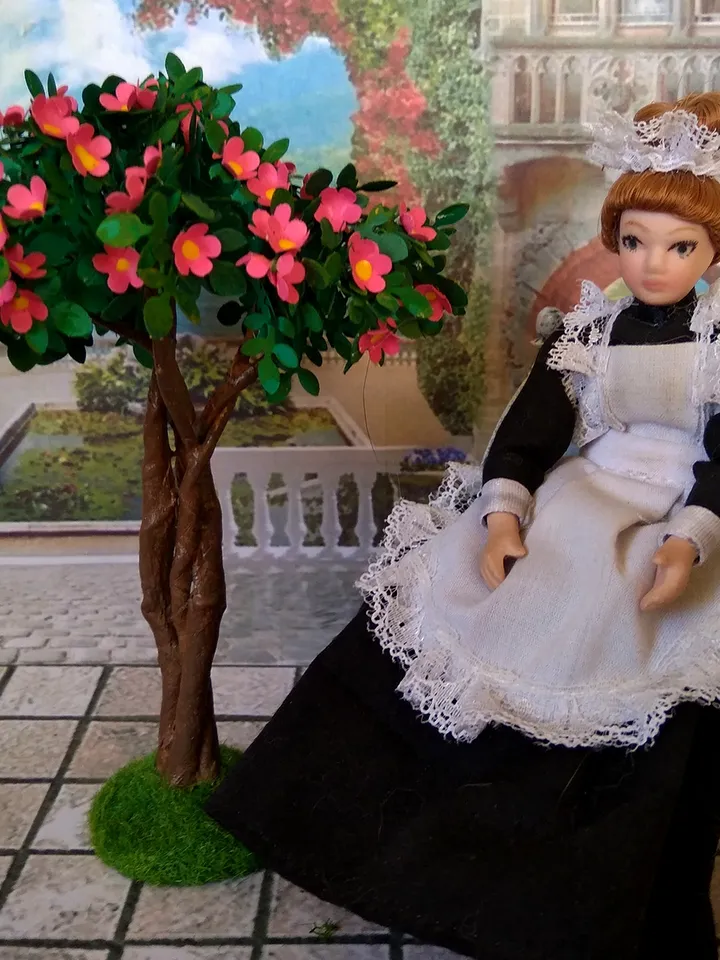Miniature tree for your doll garden or yard.1:12 scale.