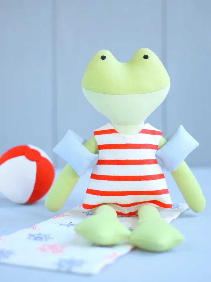 PDF 7-piece Beach Set for Large Doll (Clothes and Accessories) Sewing Pattern