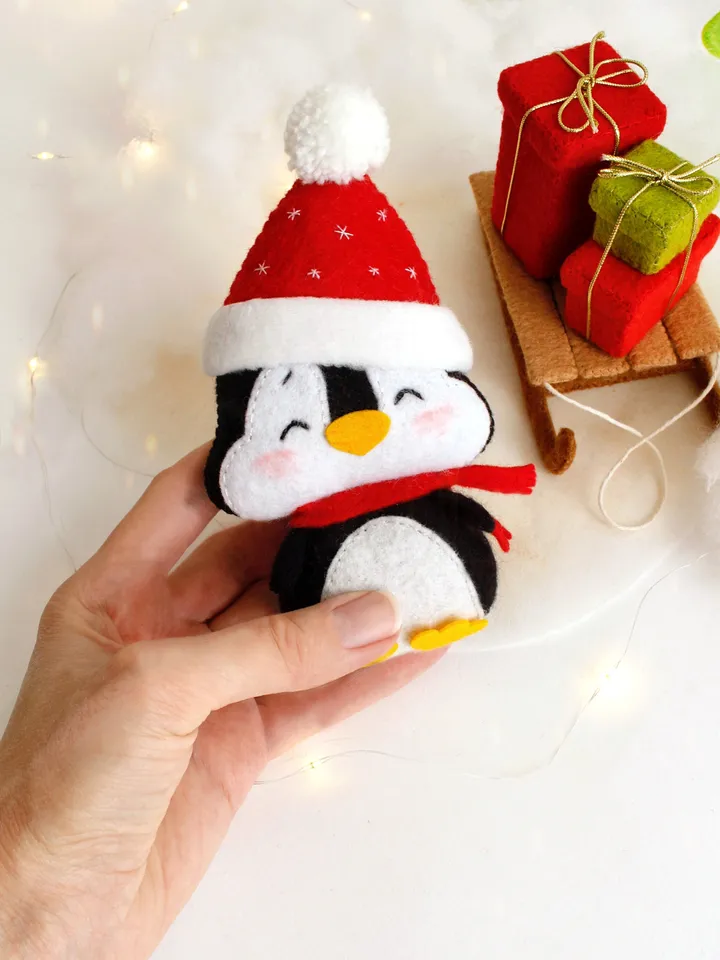 Felt penguin on the sleigh with Christmas presents hand sewing PDF tutorial with patterns, DIY Christmas tree ornament. Soft toy pattern