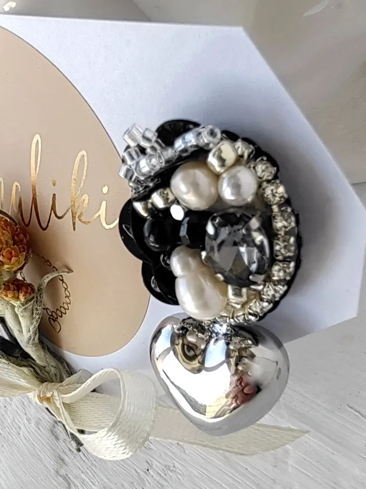 Handmade heart earrings. Embroidered Heart Shape Earrings,Silver and black beaded earrings