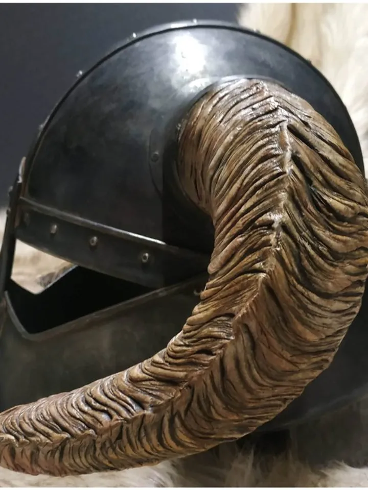 Skyrim helmet - custom - Steel helmet - viking helmet - helmet with horns - stee