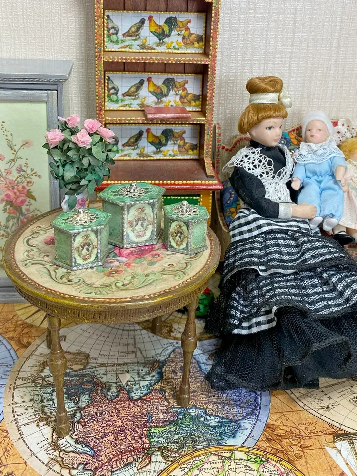 Set of vintage doll boxes. 1:12.