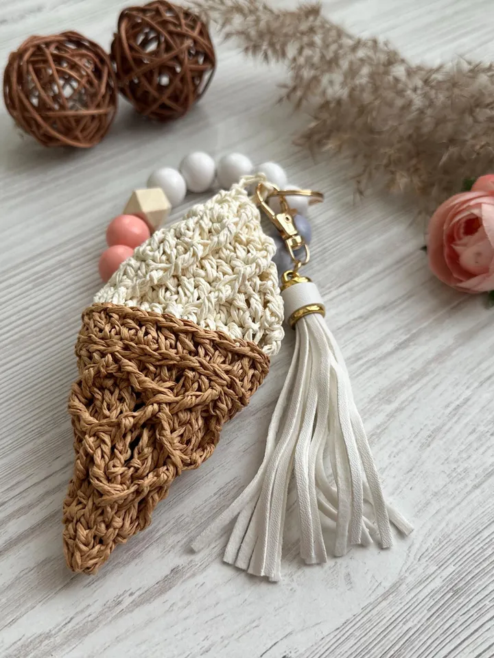 Beaded ice cream Keychain with Metal Chain – Stylish Bag or Key Accessory, ice cream cone