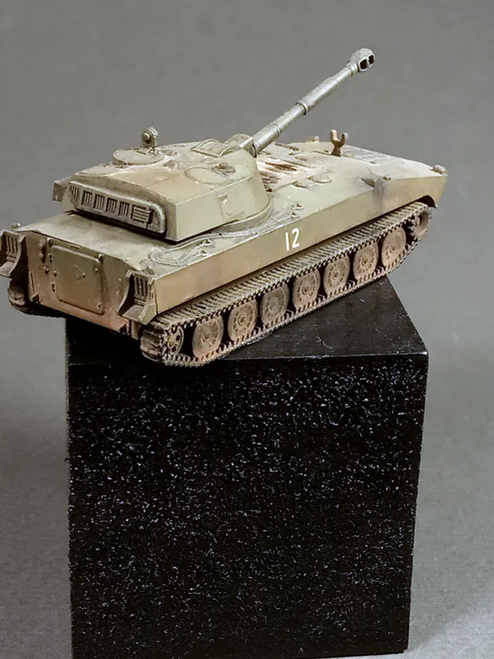 Built model Self-Propelled Hovitzer Gvozdika, 1/100 scale w/stand