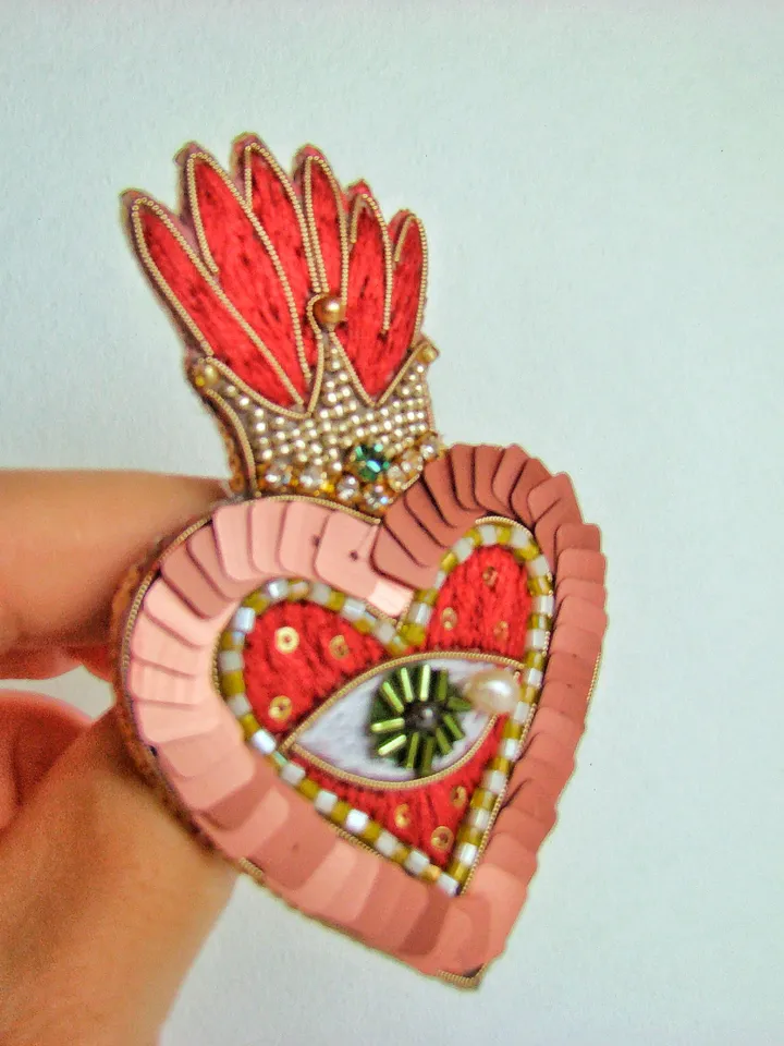 Heart eye brooch, embroidered brooch, beaded heart brooch