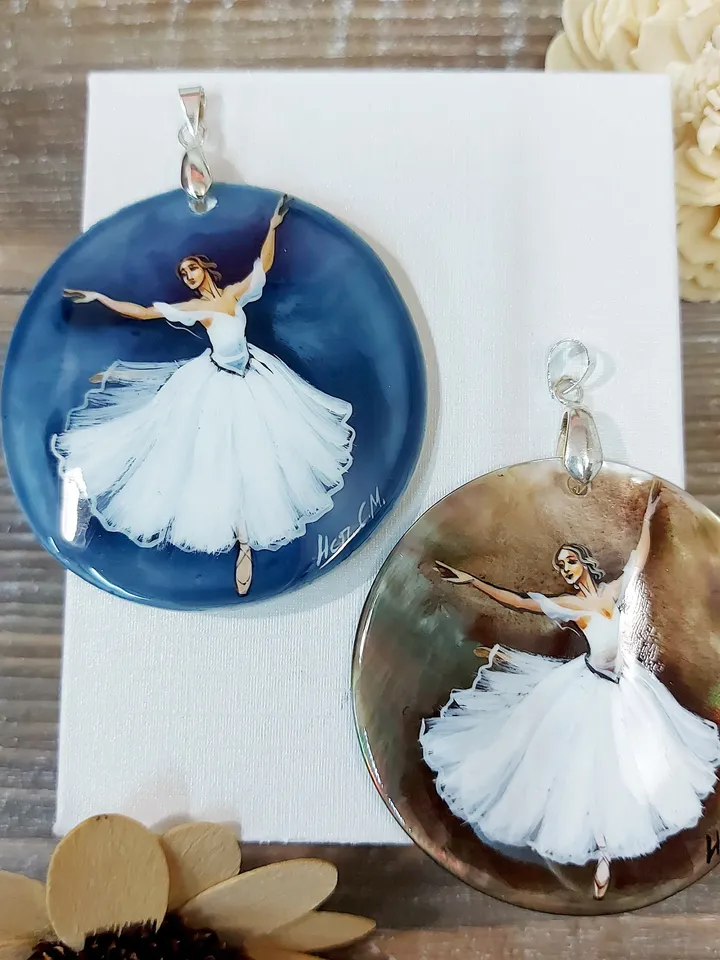 Mesmerizing Ballet Beauty: Captivating Round Mother-of-Pearl Pendant with Hand-Painted Ballerina - An Ode to the Graceful World of Dance