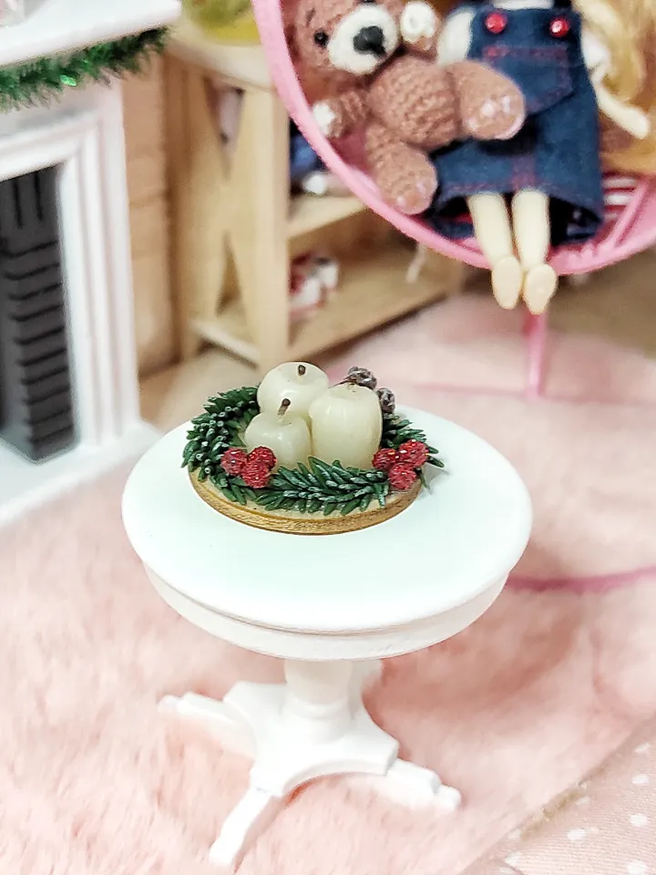 Christmas candles for dolls and dollhouses - doll house decorations for Christmas - candles for dolls - dollhouse decor