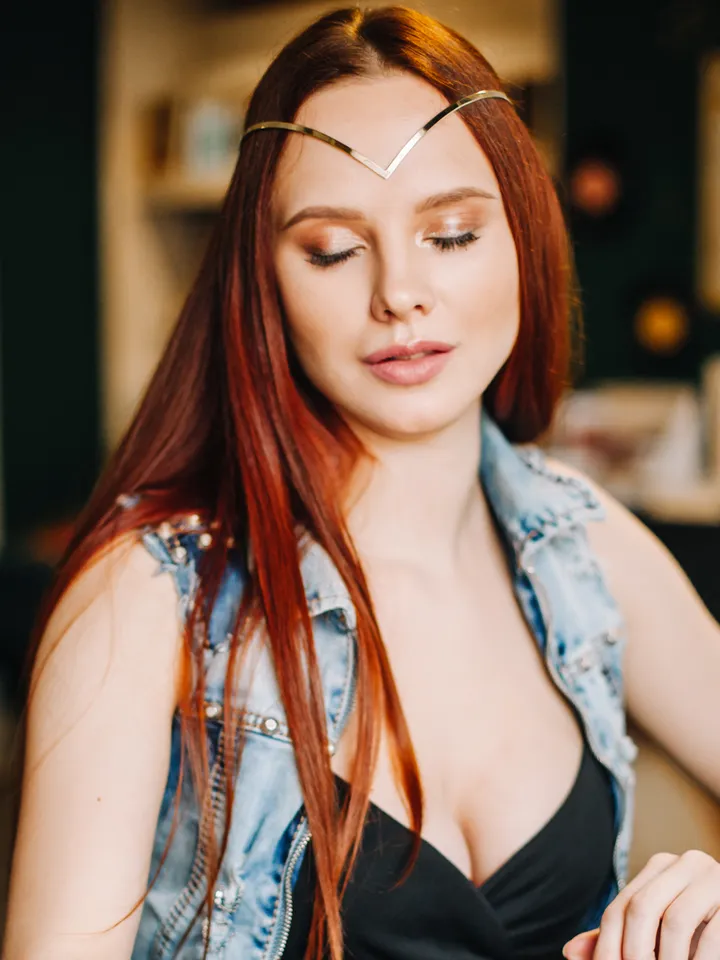 Minimalistic romantic casual styled diadem, fantasy wedding bridal headpiece, elven jewelry Milano