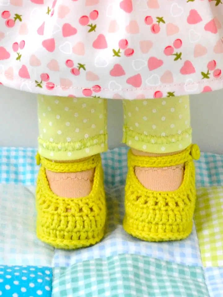 DIY 11-13’’/28-33 cm Doll Cardigan & Booties. PDF knitting and crochet pattern and tutorial.