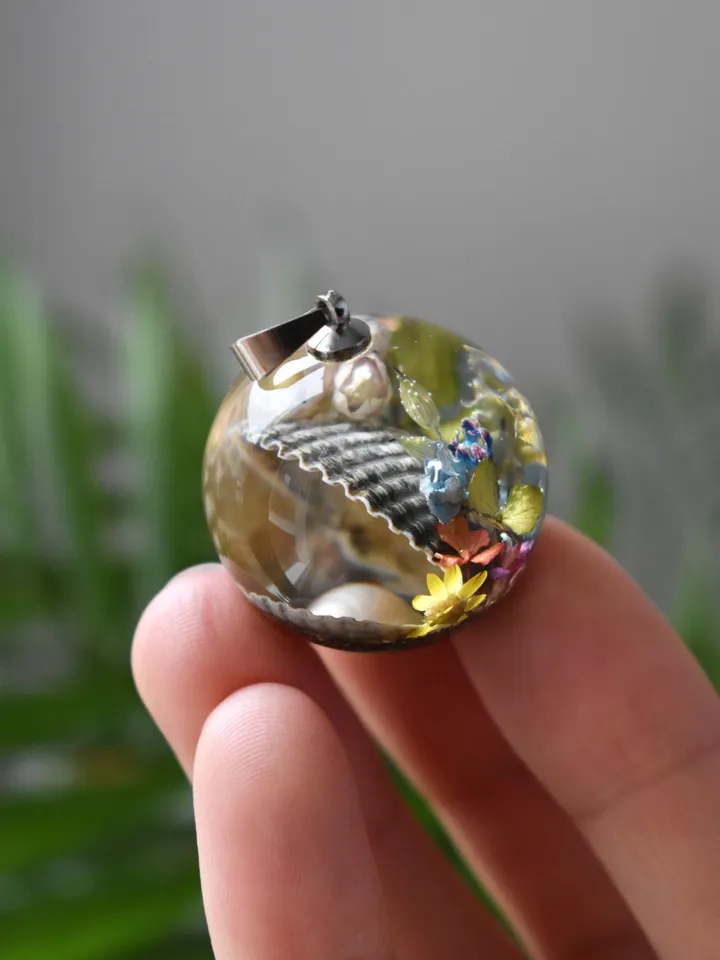 Shell with a pearl pendant. Sea pendant with shell, pearl and real flowers. Pinctada pendant.