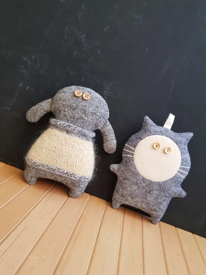 grey felt cat sewing pattern PDF digital tutorial, felt doll pattern, stuffed animal sewing diy