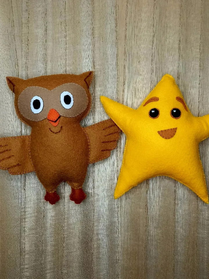 Twinkle Twinkle Little Star & More | Kids Songs | Super Simple Songs toy felt owl, star