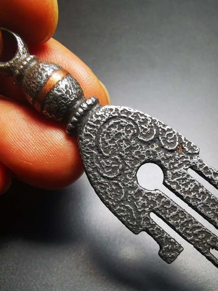 Gandhanra Handmade Tibetan Buddhism Amulet, The Key of Heart Pendant, Made of Cold Iron
