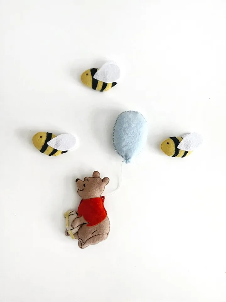 Baby mobile Winnie the Pooh Disney animals blue air balloon