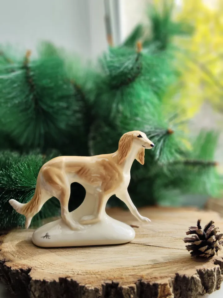 Figurine saluki dog