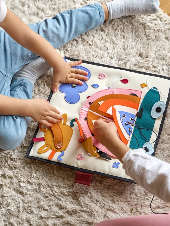quiet book mini, montessori busy book, travel toys for toddlers kinderkrama