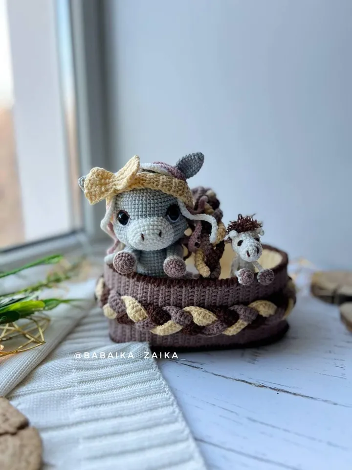 PDF Crochet Pattern Baby Horse in a Basket, Amigurumi horse pattern, Crochet horse, Cute horse, Animal pattern, Small Baby Toy Pattern