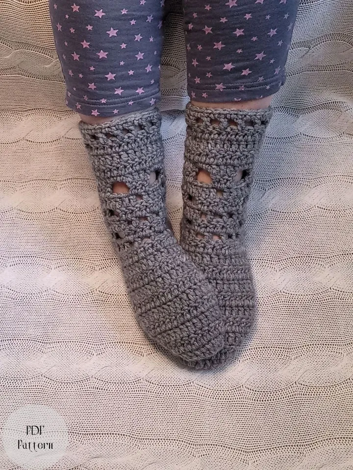 Crochet socks pattern, House slippers with skulls, PDF Pattern warm socks, Wool women's slippers