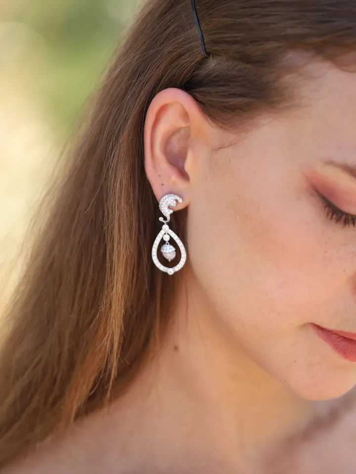 Kate Middleton, Royal Replica Retro Wedding Earrings, Swarovski Crystal Vintage style Statement Bridal Earrings, Gatsby Statement Jewelry