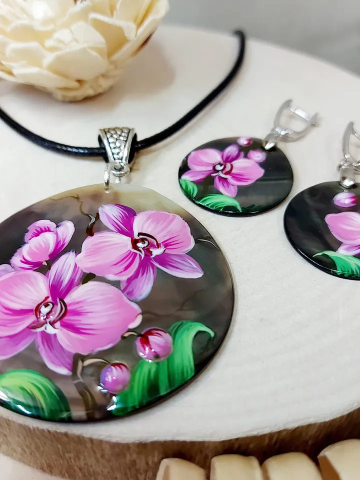 Handmade jewelry set: Pink orchids flowers on pearl pendant and earrings • Hand painted shell jewelry • unique floral set for evening dress