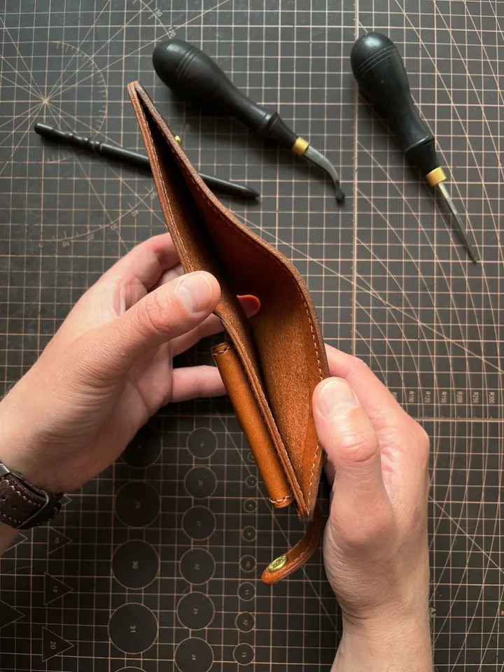PDF Pattern Classic Bifold Wallet - Download PDF & video TUTORIAL. Punch pitch 4 mm.