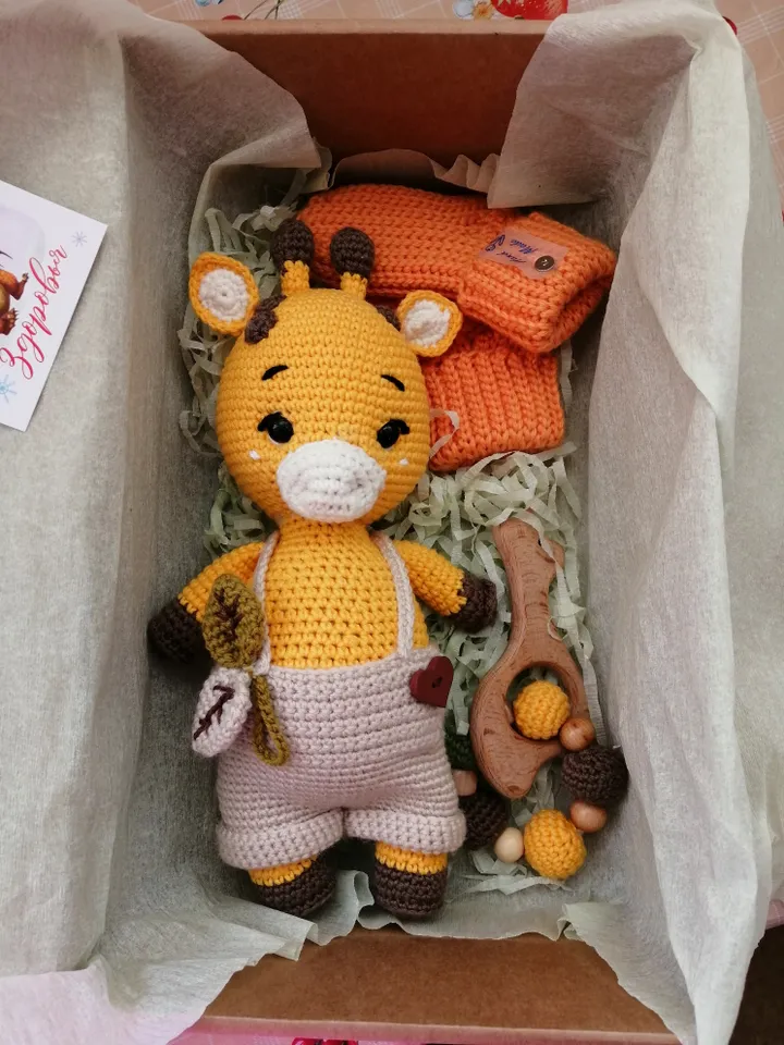 Baby box, stuffed giraffe toy, rodent giraffe