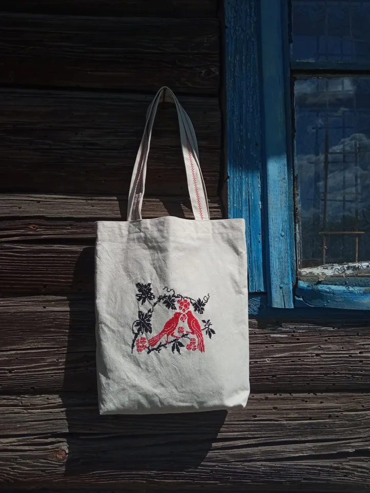 Tote Bag Birds and Berries — Hand Embroidered in Traditional Style