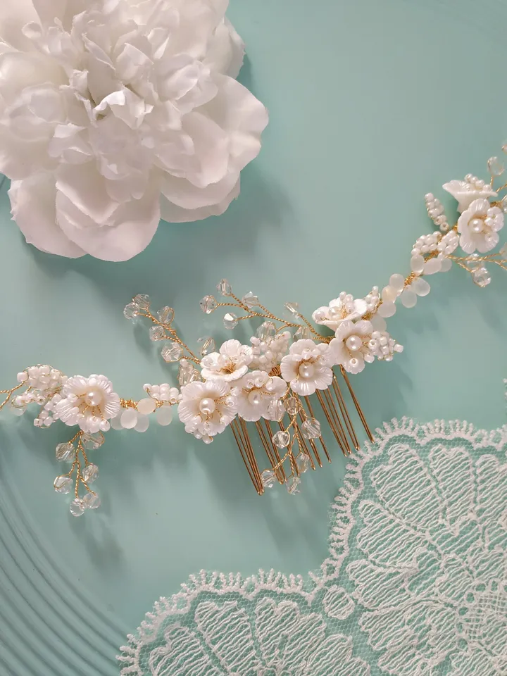 Floral Gold Wedding Hair Comb, Delicate Bridal Headpiece, Porcelain Flower Bridal Hair Comb, Flower Bridal Hair Accessories, Jewelry Tiara