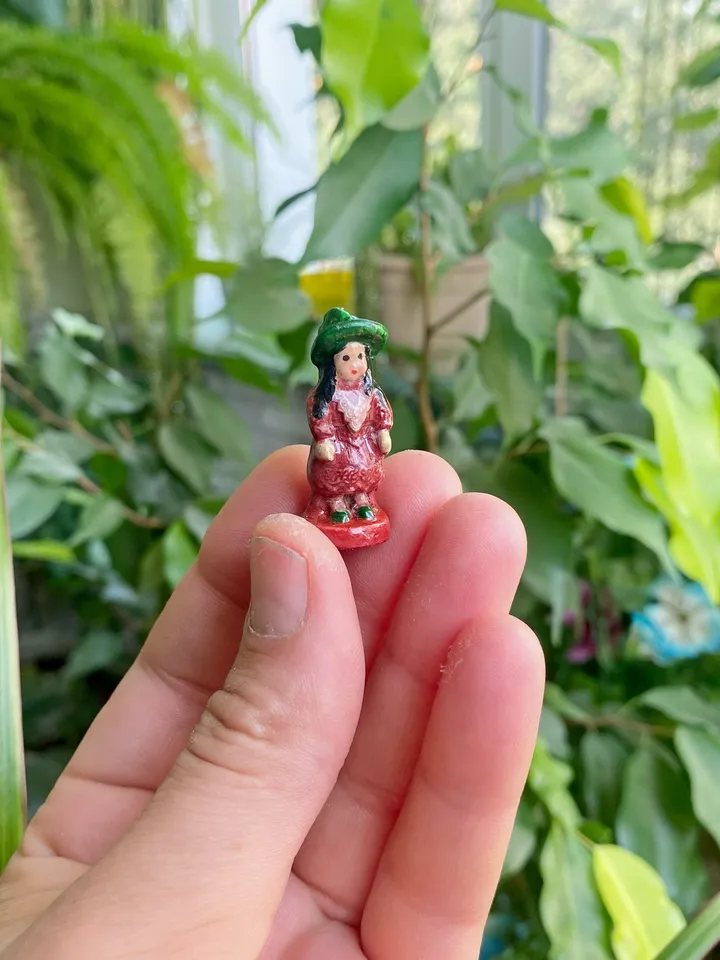 Vintage ceramic figurines for a dollhouse. 1:12. Mini figurines for a doll. Dollhouse accessories.