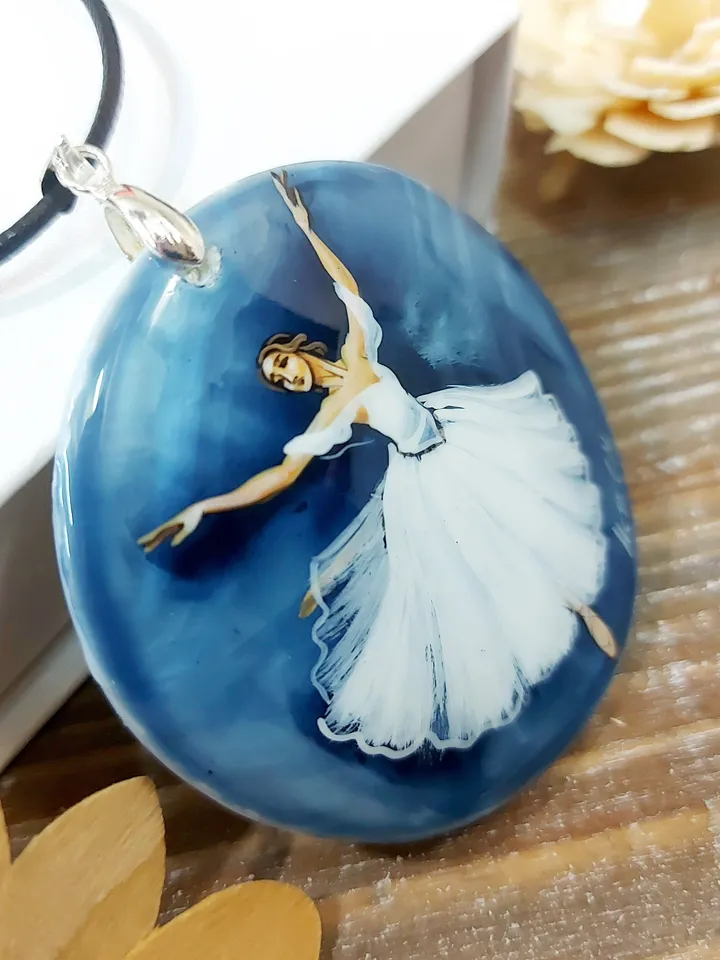 Mesmerizing Ballet Beauty: Captivating Round Mother-of-Pearl Pendant with Hand-Painted Ballerina - An Ode to the Graceful World of Dance