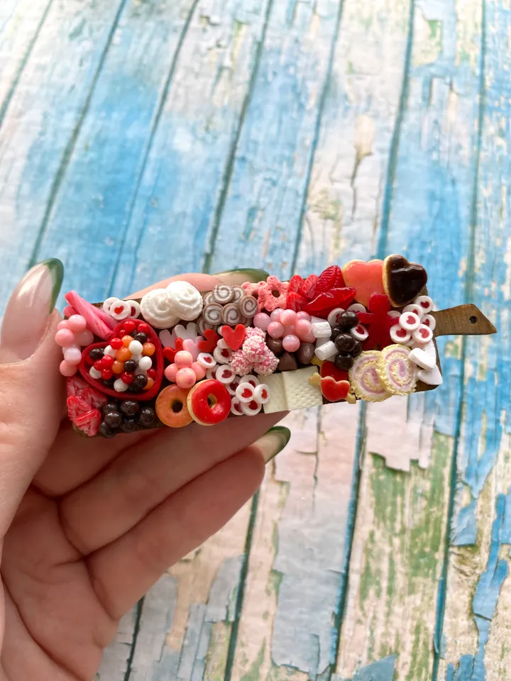 Magnet Miniature Valentine Charcuterie Board with Polymer clay Souvenir