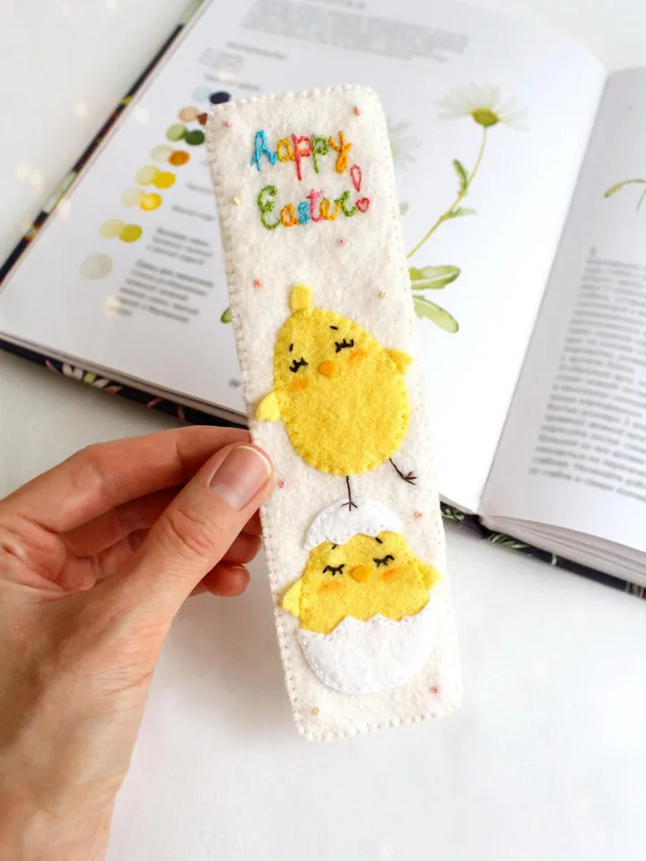Felt "happy Easter!" bookmark with chicks hand sewing PDF tutorial with ...
