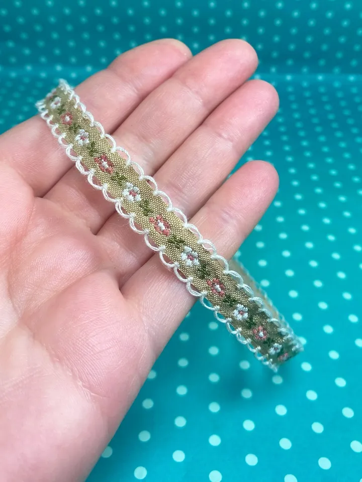 Choker around the neck. Handmade costume jewelry